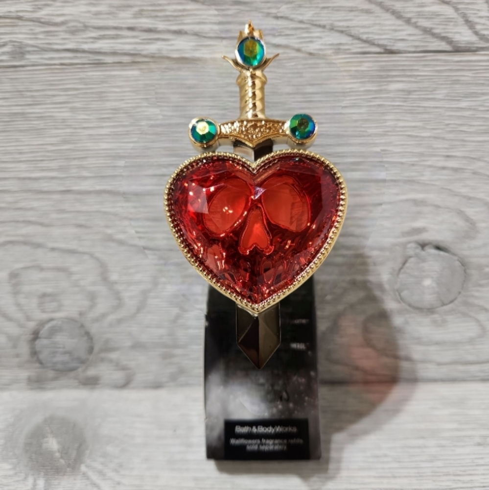 Bath & Body Works Disney Villains Evil Queen Pierced Heart Wallflower Plug